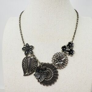 Premier Designs Botanical Flower Statement Necklace Adjustable Silver‎ Tone